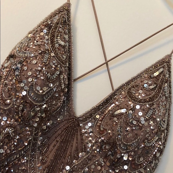 Evening Dress (Price is negotiable) - Picture 3 of 4